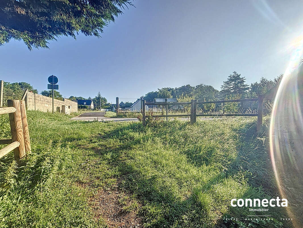 Terrain à SAINT-MARTIN-LE-BEAU