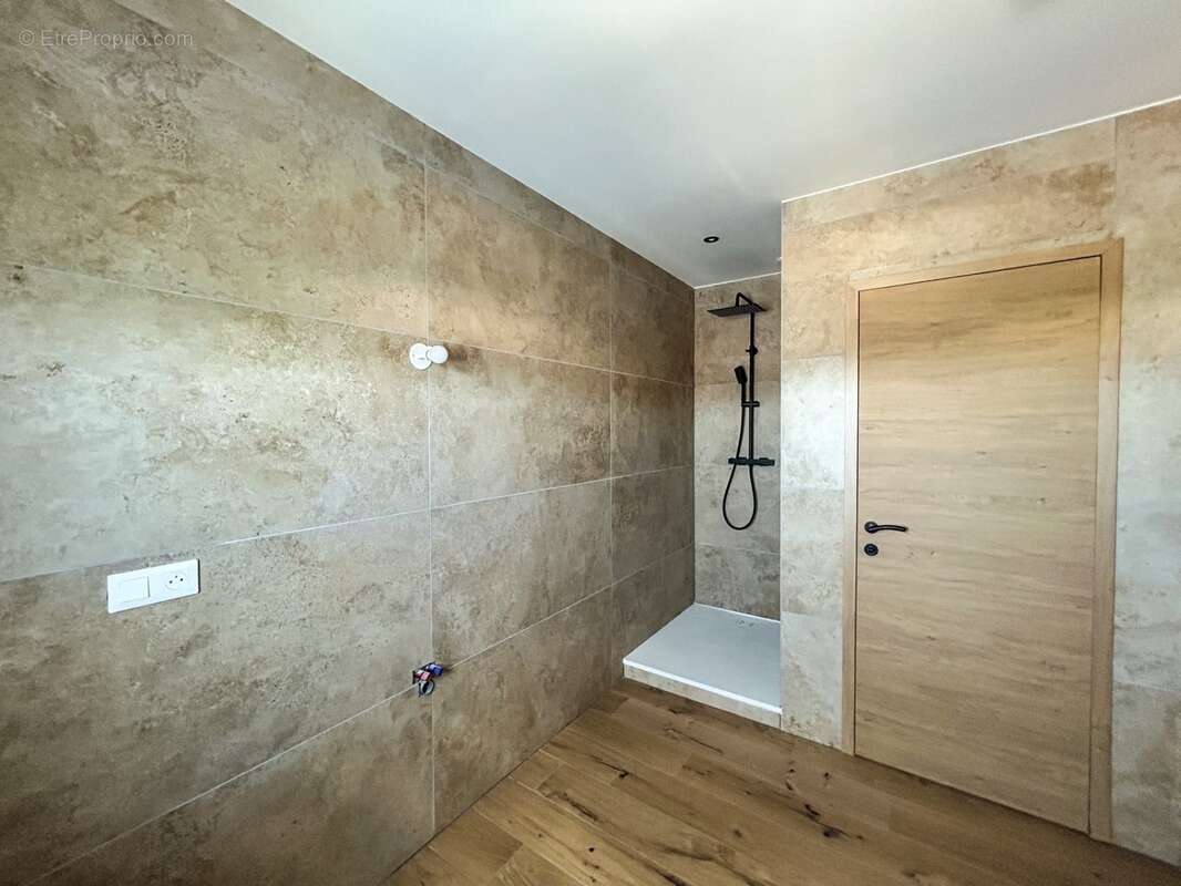 À vendre – Appartement T4 duplex traversant de charme dans une ancienne bâtisse rénovée à Viuz-en-Sallaz - photo 7