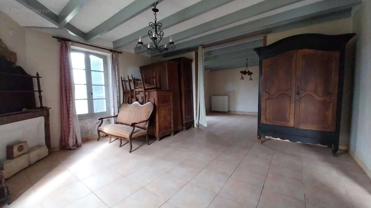 Maison à PUYLAROQUE