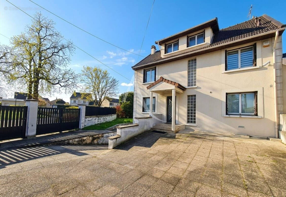 Maison à TREMBLAY-EN-FRANCE