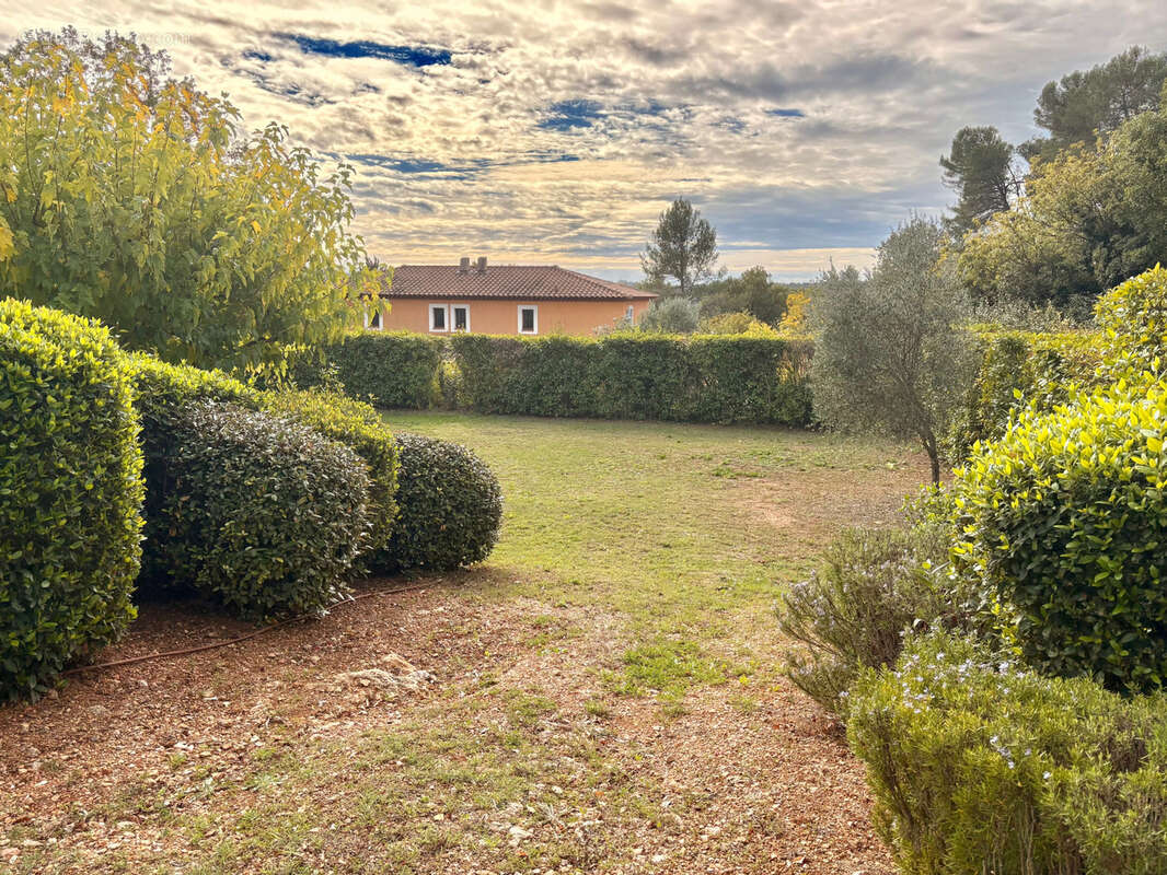 Maison à BESSE-SUR-ISSOLE