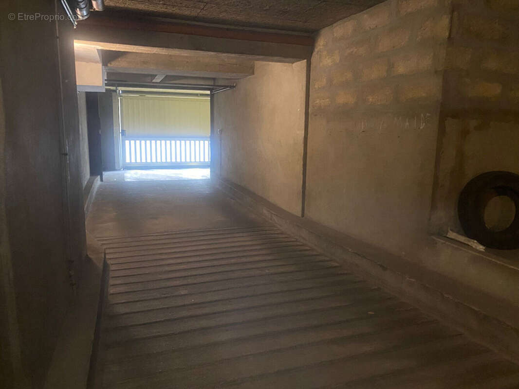 Parking à PARIS-14E