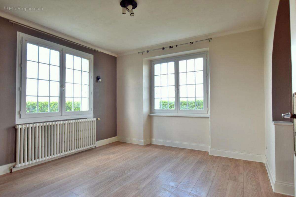 Maison à PLONEVEZ-PORZAY