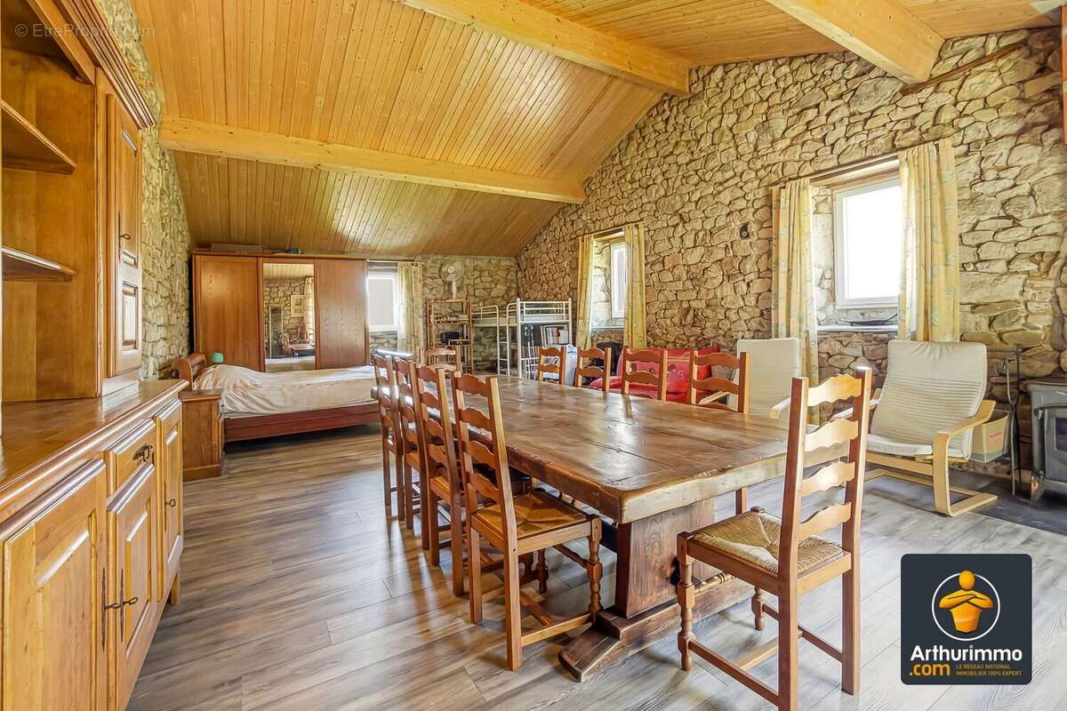 Maison à LE CRESTET
