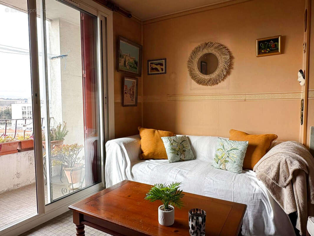 Appartement à MARSEILLE-5E