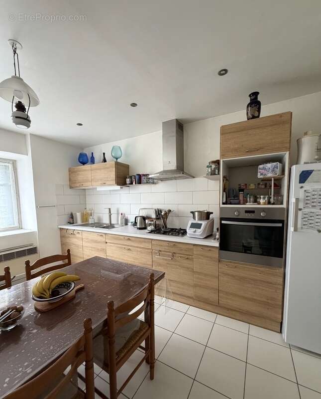 Vouzan. Maison 159 m² avec garages et dépendances - photo 2