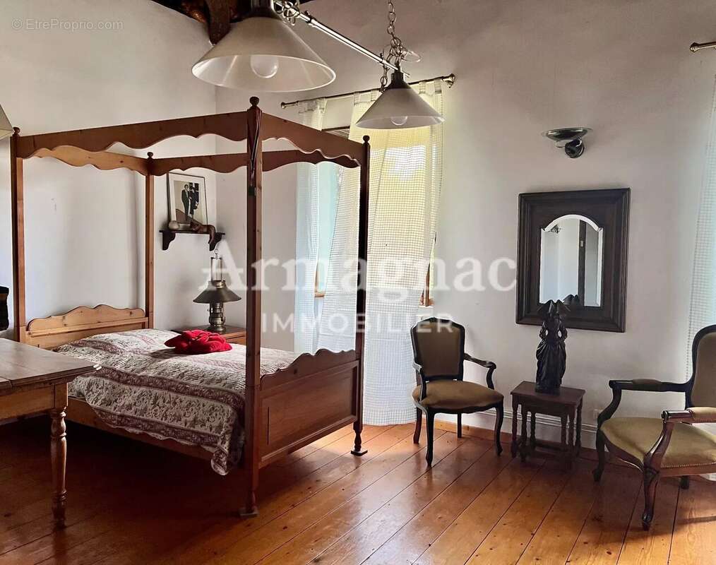 Maison à VIC-FEZENSAC