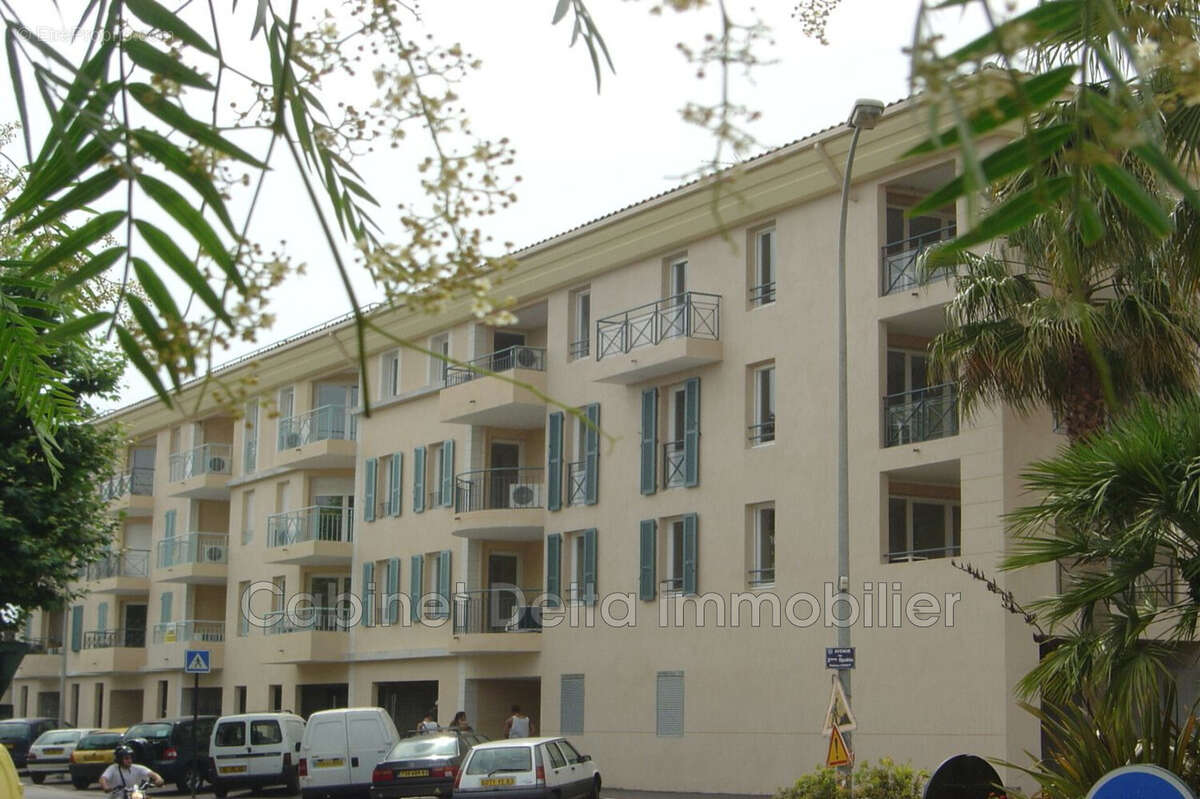 Parking à SANARY-SUR-MER