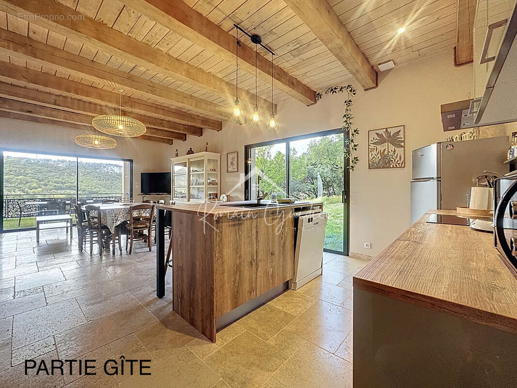 Bien de prestige type 8 de 251 m2 sur terrain de 2319 m2 - photo 16