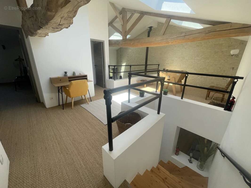 À découvrir – Maison en pierre rénovée à Ranton - photo 5
