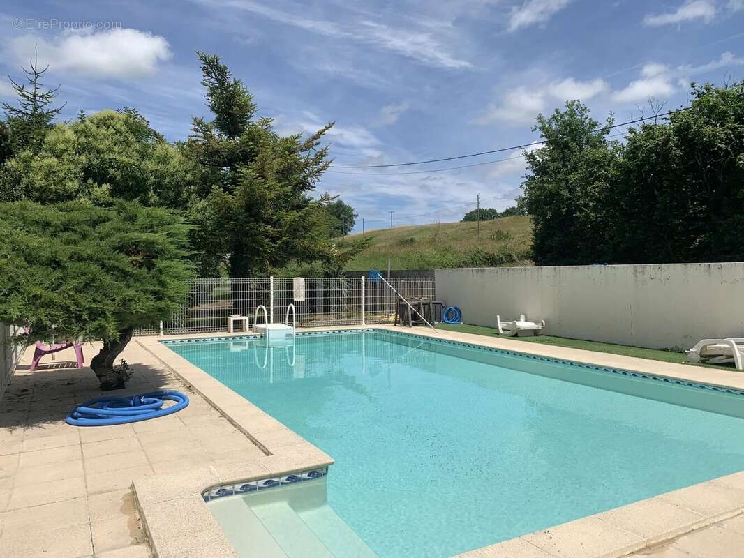 Ensemble en pierre de 3 logements et 2 piscines - photo 4