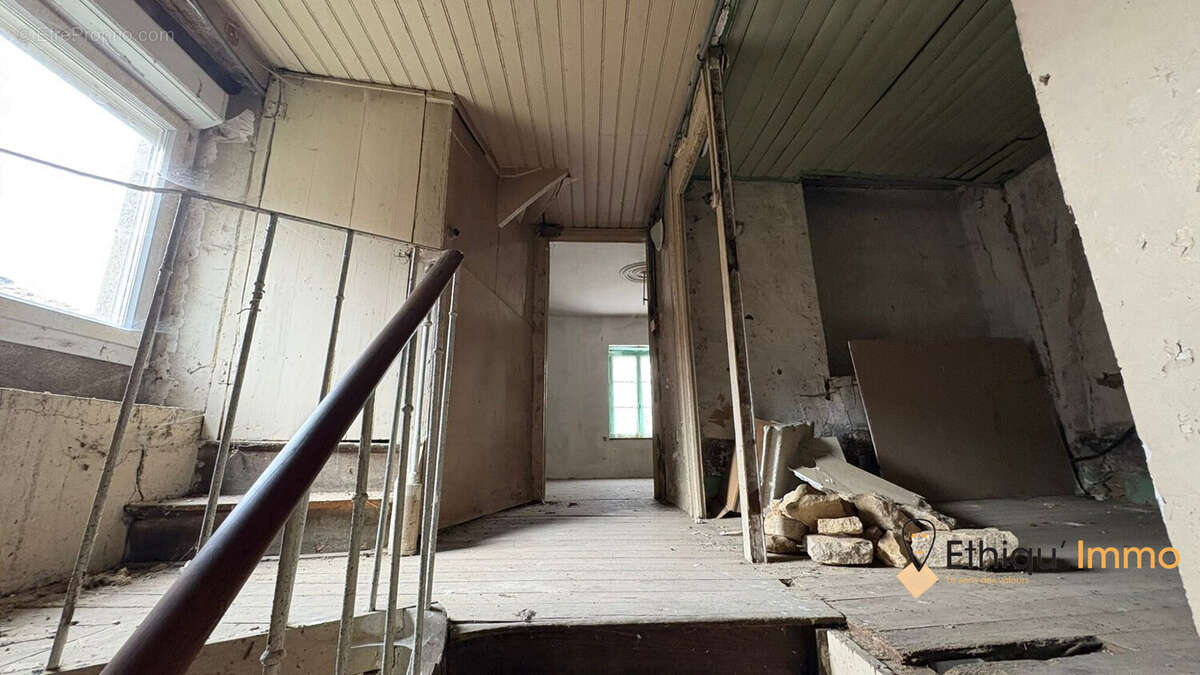Maison 220 m² à Ville-Sur-Terre  - photo 6