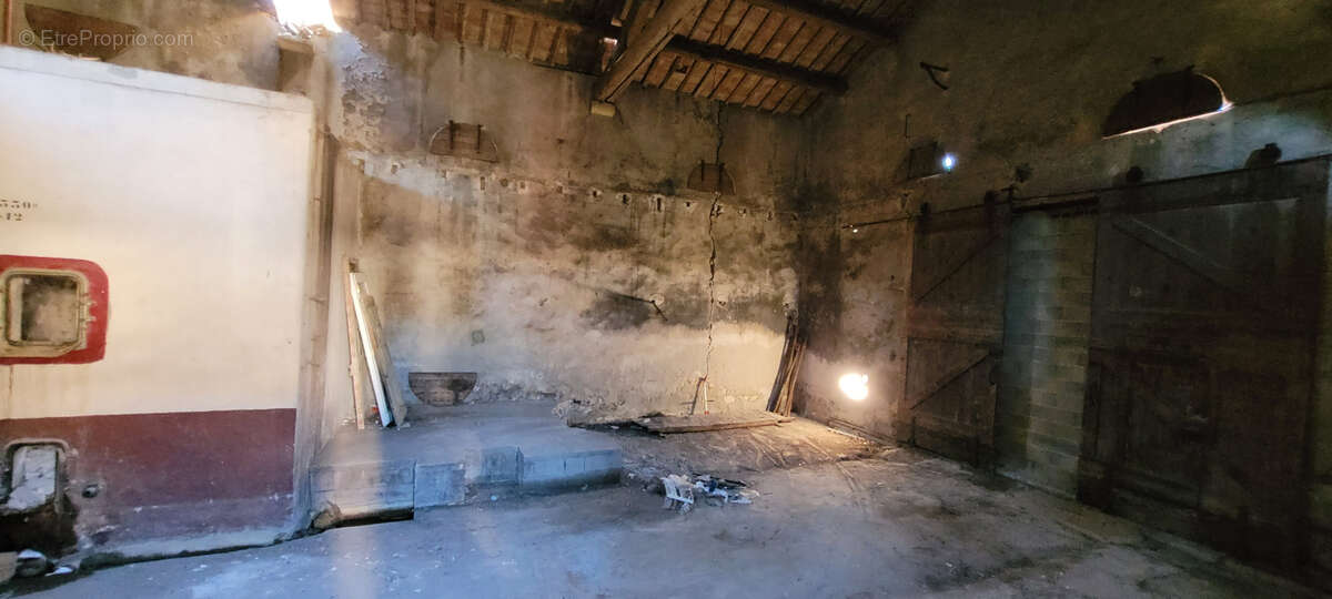 Autre à SANILHAC-SAGRIES