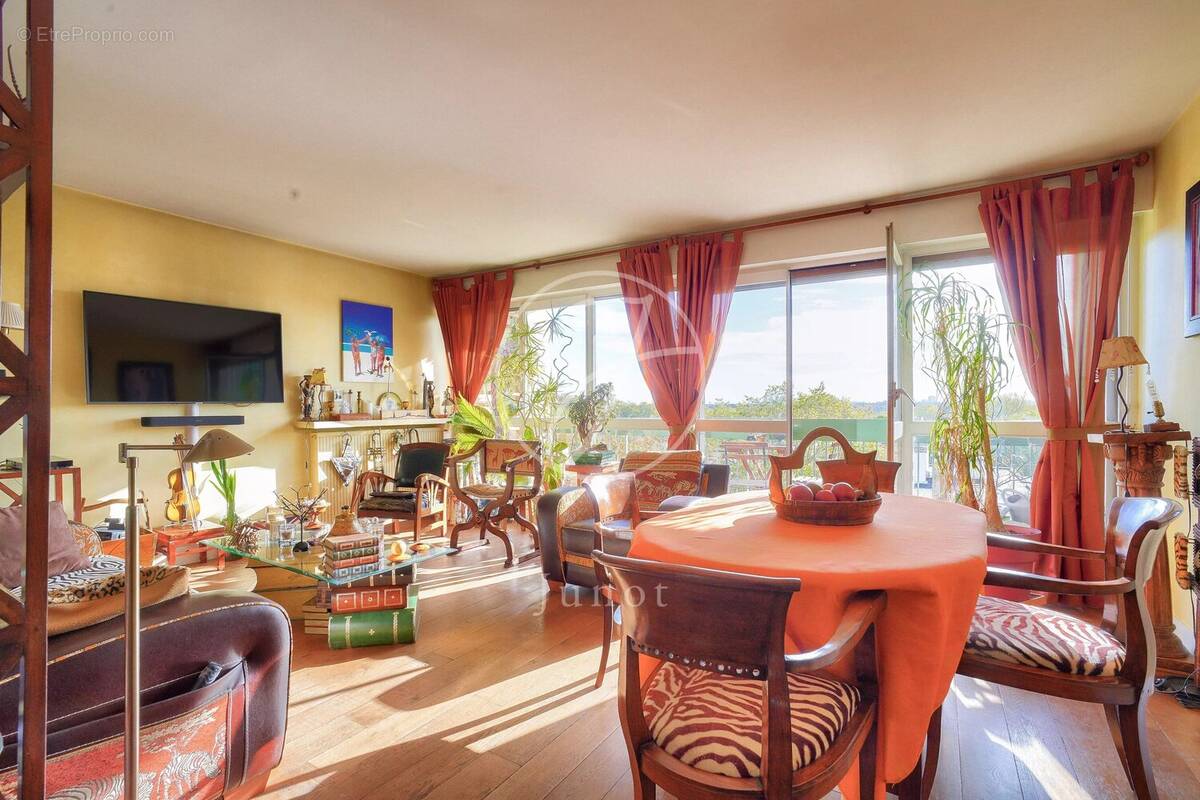 Appartement à LE MESNIL-LE-ROI