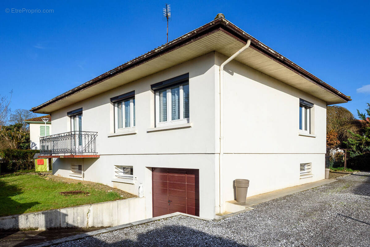 Maison à SAINT-PIERRE-DU-MONT