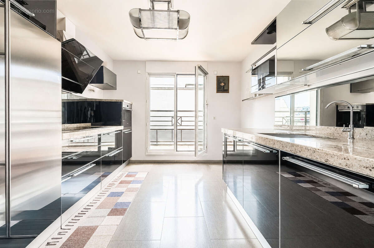 Appartement à LEVALLOIS-PERRET