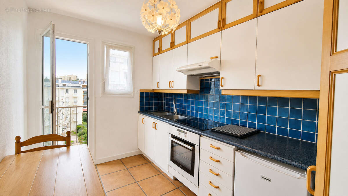 Juan les Pins F2 de 44.5 m2 + terrasse - photo 7