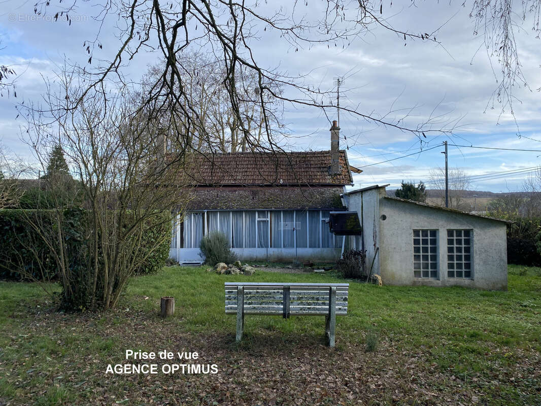 Autre à VILLENEUVE-LA-GUYARD