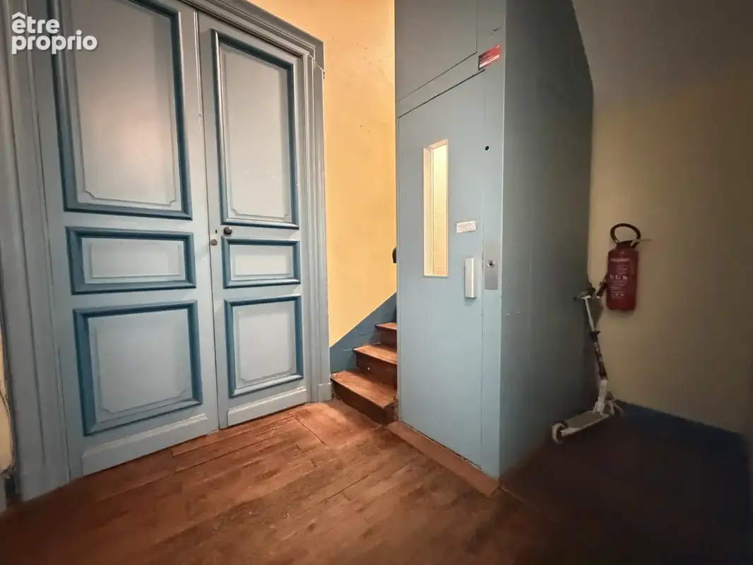 Angers place du lycee jardin du mail au dernier etage appartement a renover - photo 8