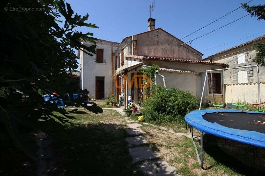 Maison à BAZAUGES