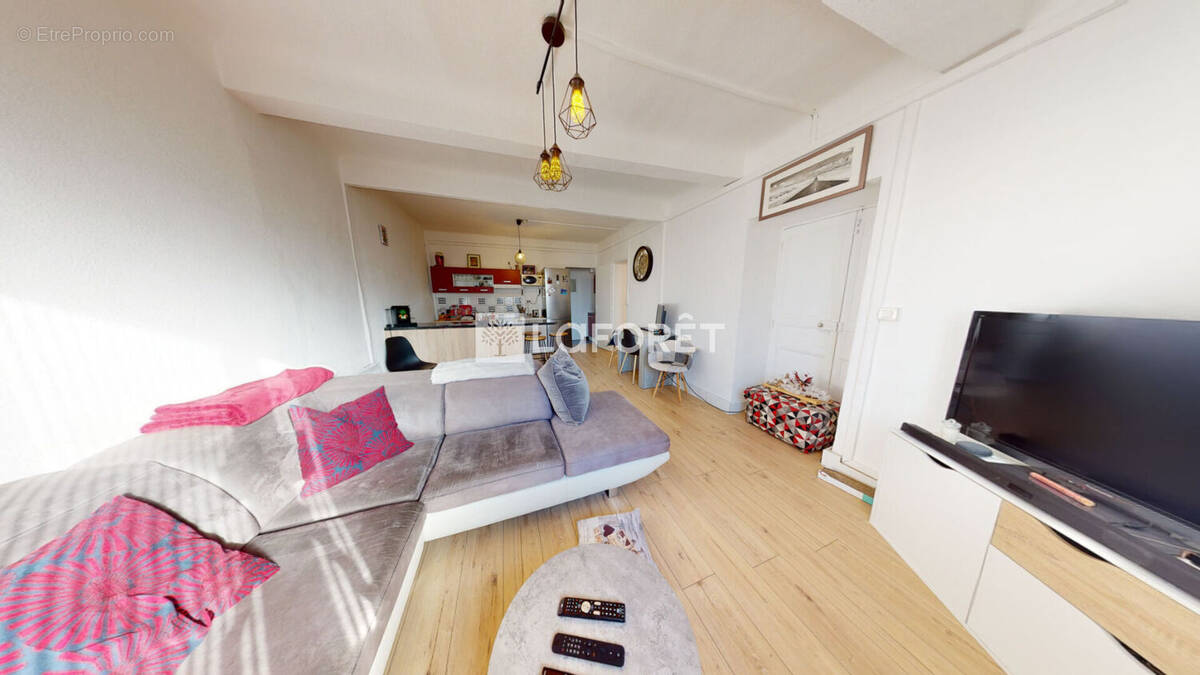 Appartement à LA FARE-LES-OLIVIERS