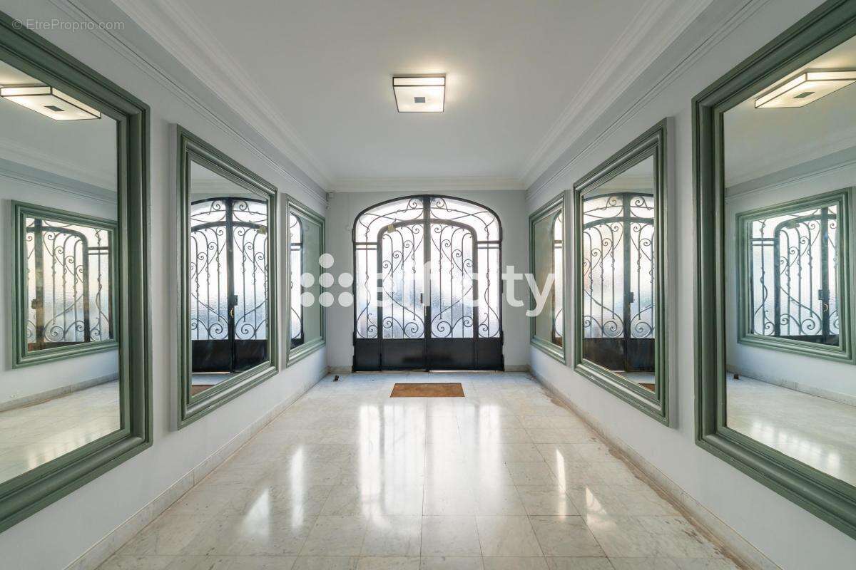 Appartement à PARIS-16E