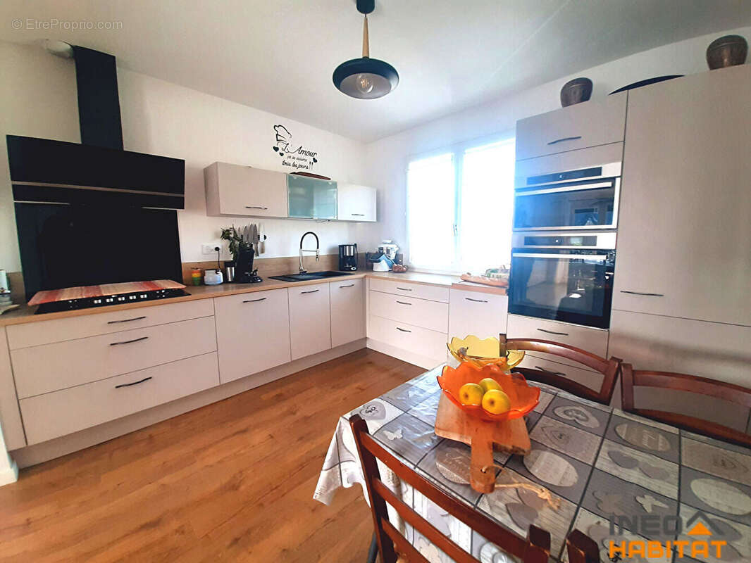 Maison à MONTREUIL-LE-GAST