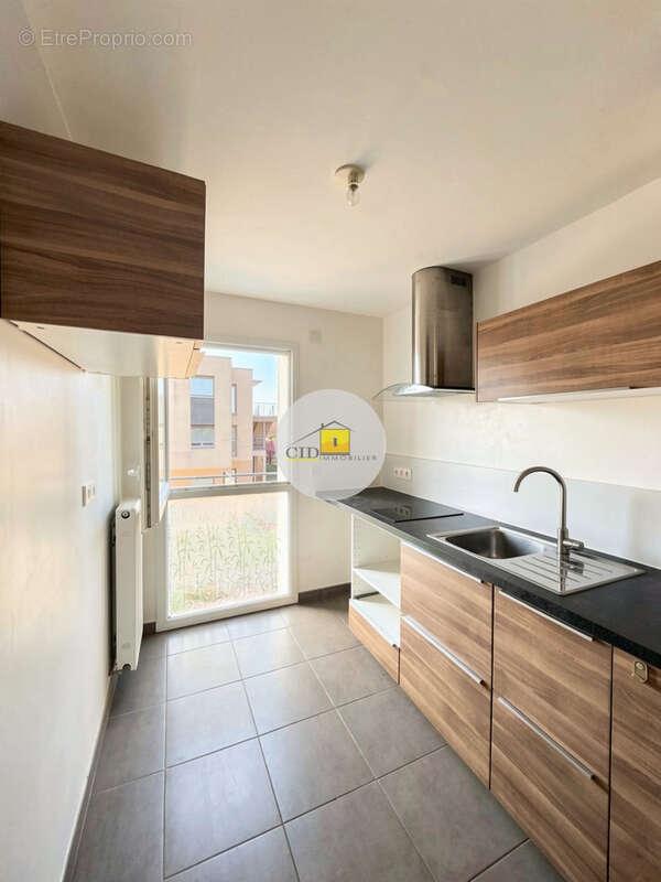 Chassieu centre - Appartement T2 - Garage - photo 4
