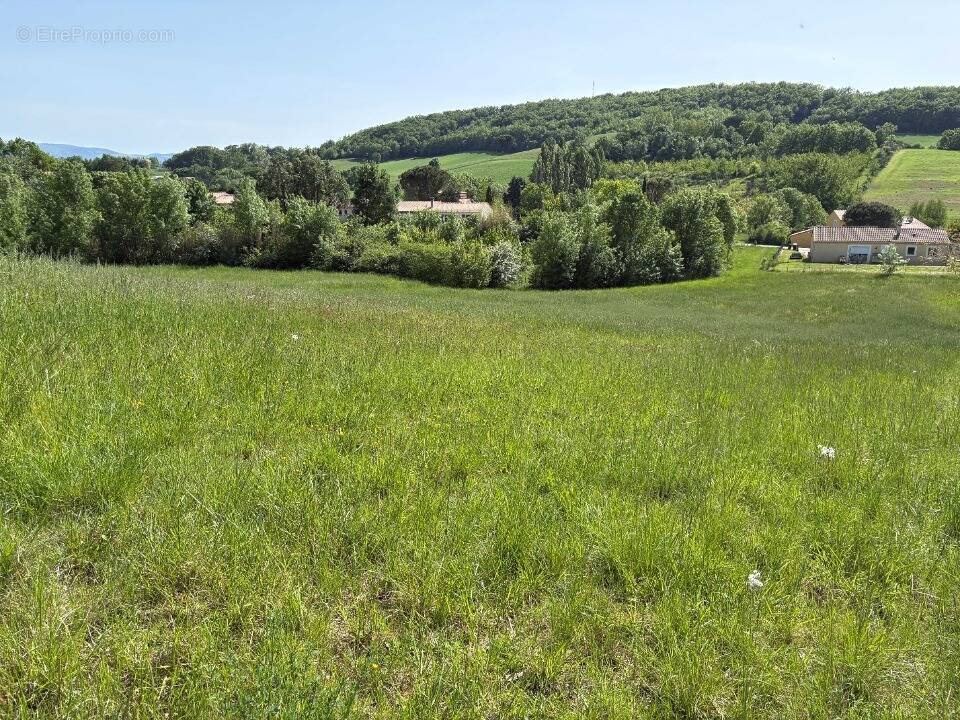 Terrain à NAVES
