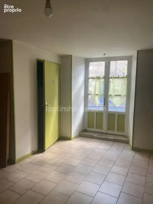 Au cœur du village de Marthon, Bâtiment en pierres, ancien commerce, bar pizza,  avec logement au dessus - photo 4