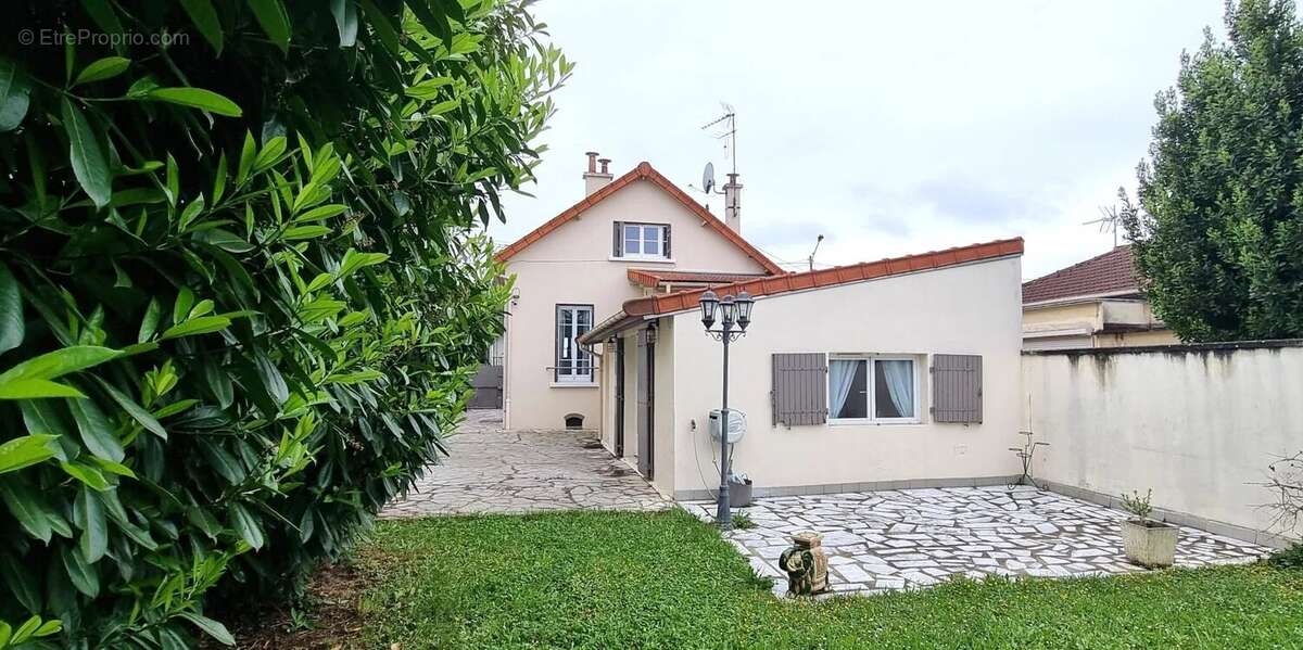 Maison à STAINS