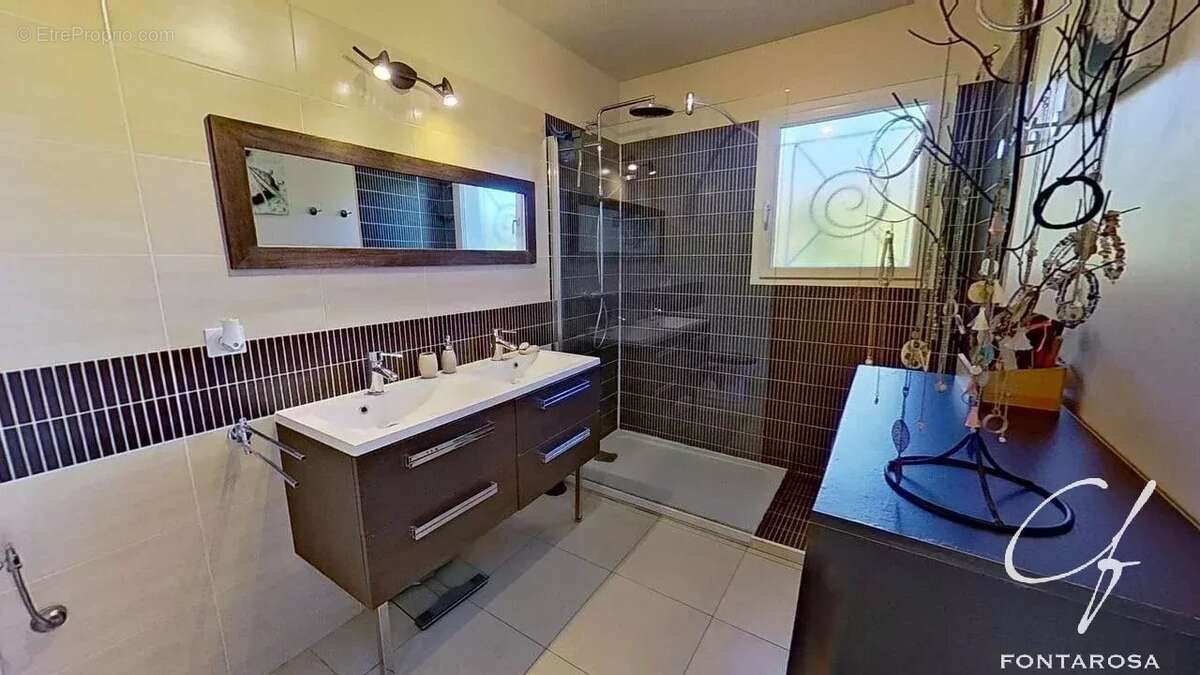 Maison à PUGET-SUR-ARGENS