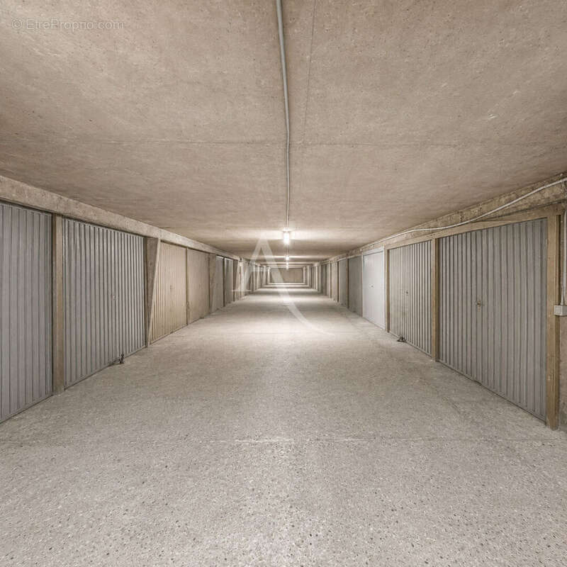 Parking à PANTIN