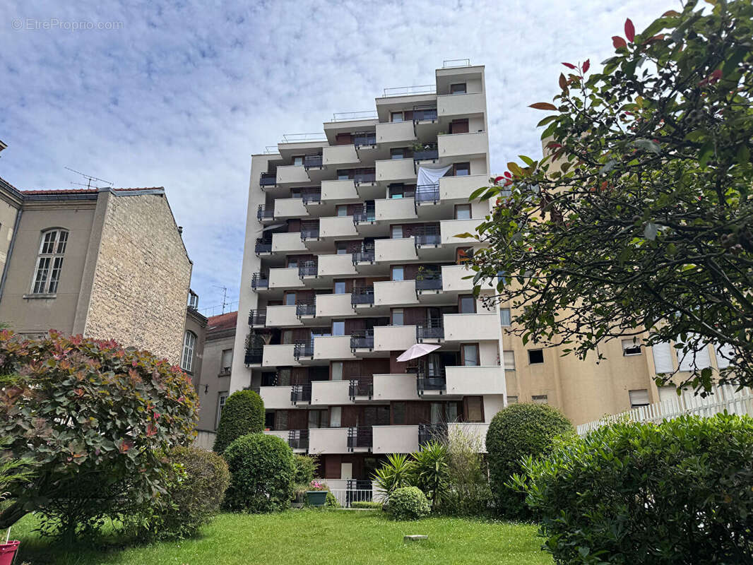 Appartement à PARIS-20E