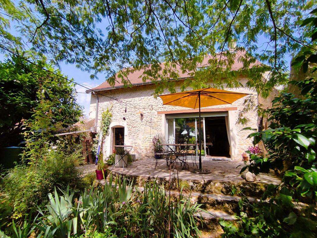 Maison à TOURNON-SAINT-PIERRE