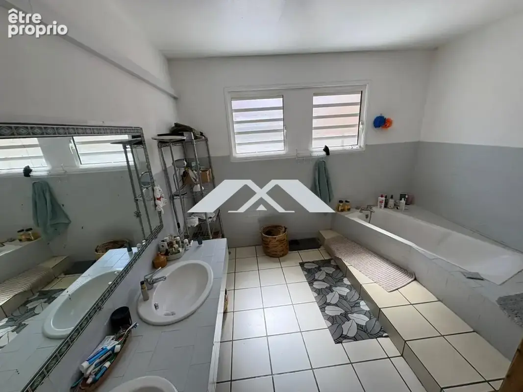 Maison 330 m² à Saint-Pierre  - photo 8