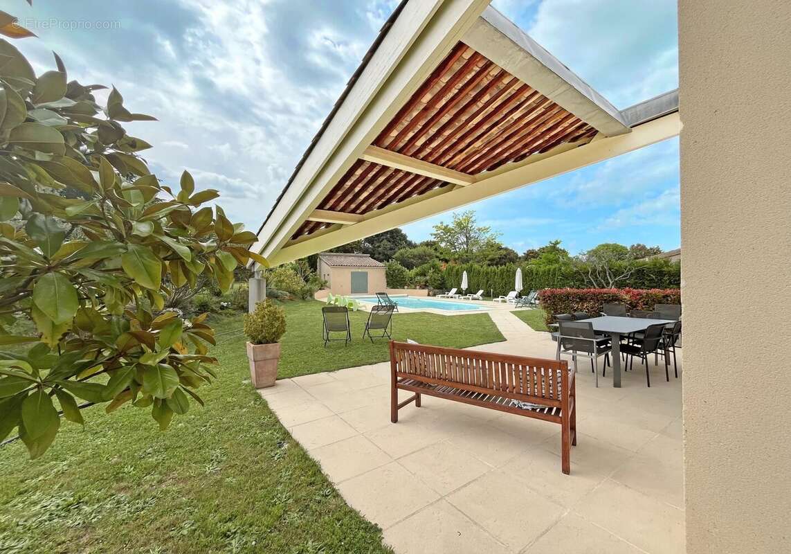 Maison à L'ISLE-SUR-LA-SORGUE