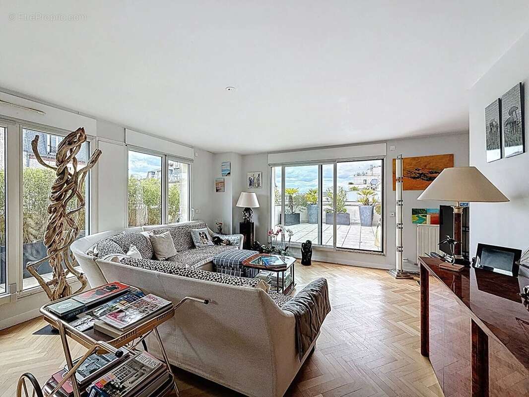 Appartement à LEVALLOIS-PERRET