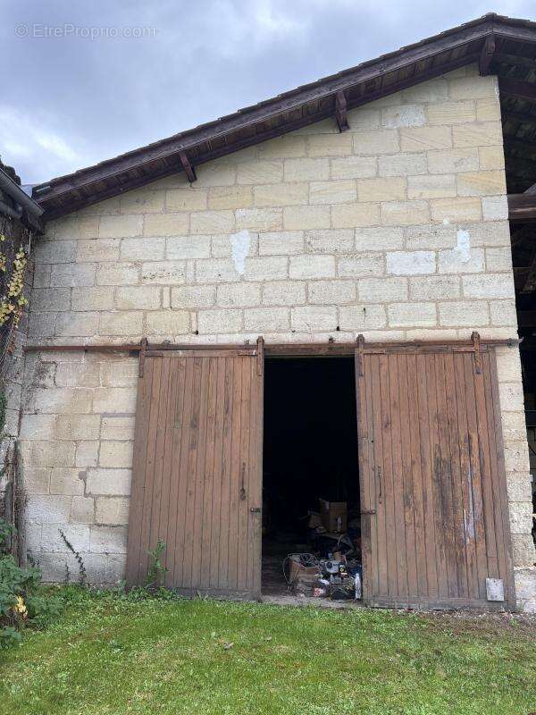 Autre à GENISSAC