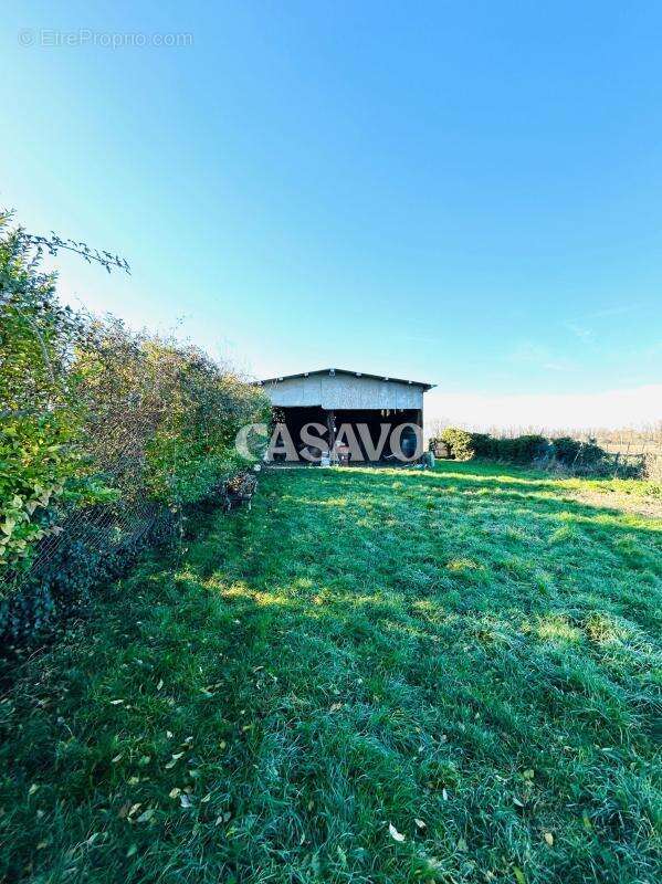 Terrain à EYZIN-PINET