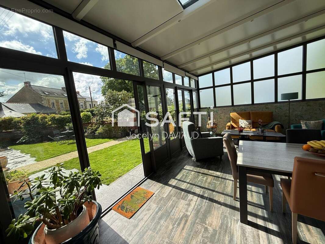Maison 155 m² à Saint-Sulpice  - photo 4