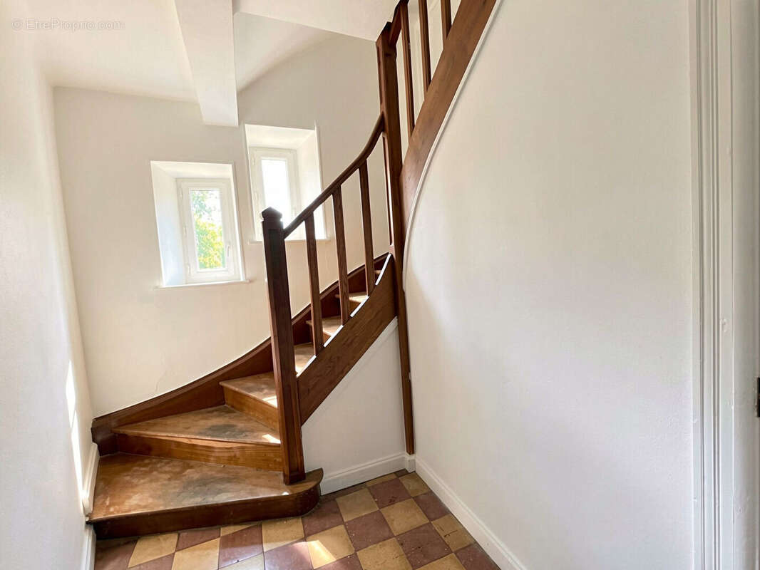 Immeuble avec 2 appartements et combles à Moutiers - 125 000 - photo 2