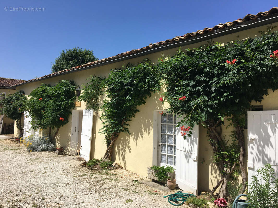 Maison à SAINT-SIGISMOND-DE-CLERMONT