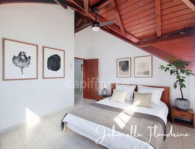 Les Abymes, Boisripeaux - Maison familiale 9 pièces de 230 m², sur 3 niveaux, garage, jardin - photo 22