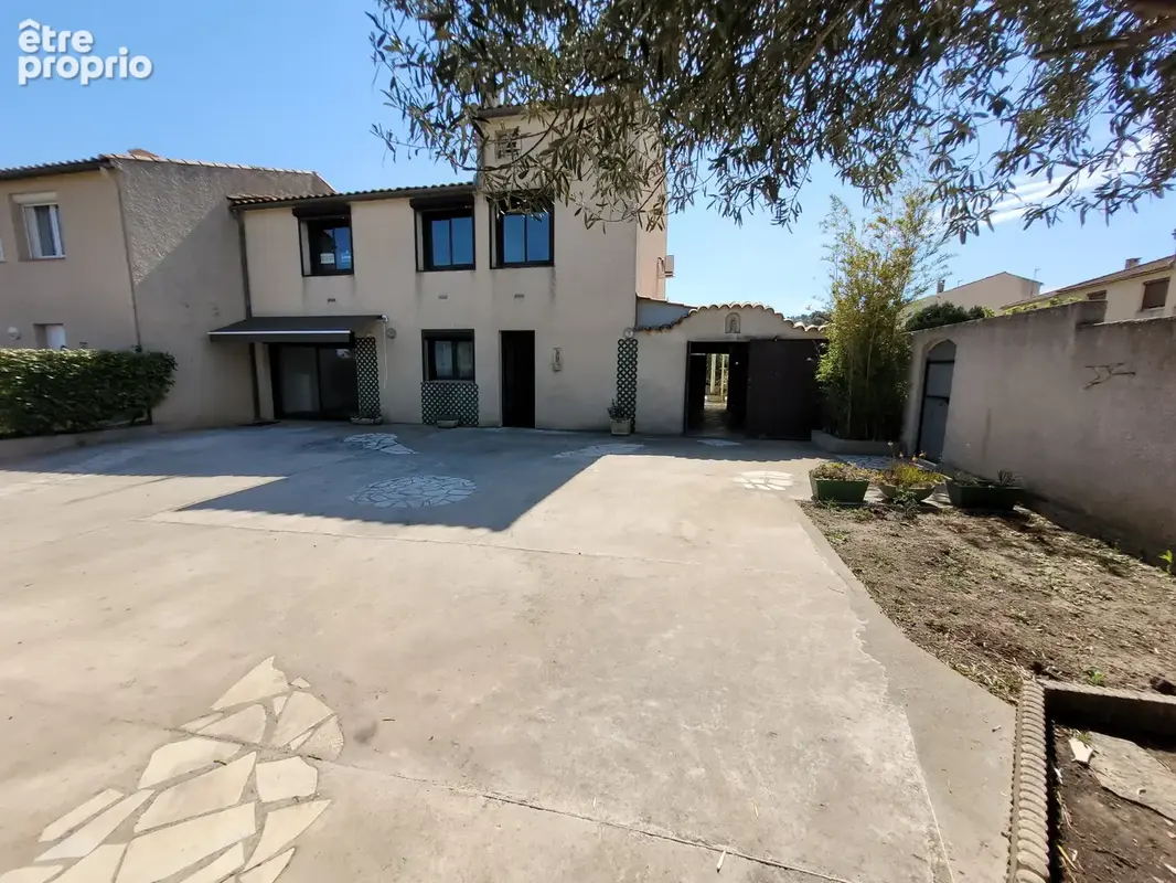 Fleury d'Aude Villa de type VI sur 3 niveaux, SH 145 m2 plus un garage de 15 m2 sur un terrain de 500 m2. - photo 2