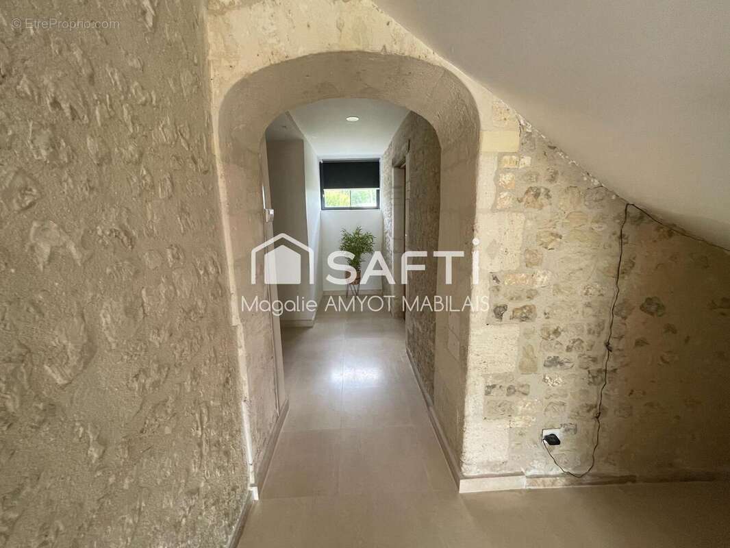 Maison 234 m² à Challignac  - photo 5