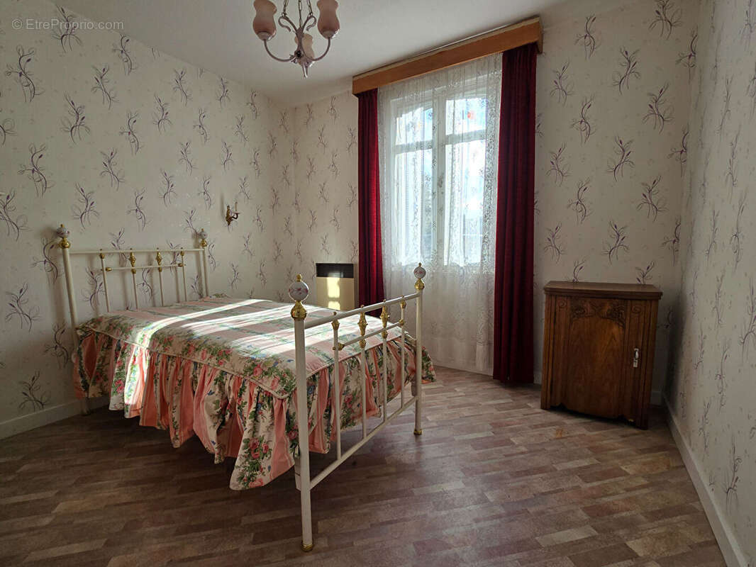 Maison à COSSE-LE-VIVIEN