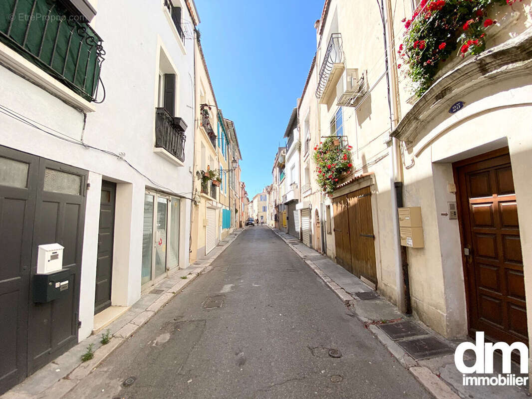 Immeuble Martigues - Maison de ville de 115 m²  avec local commercial de 35 m². - photo 4