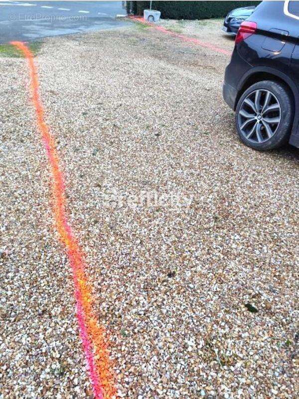 Commerce à TREMBLAY-LES-VILLAGES