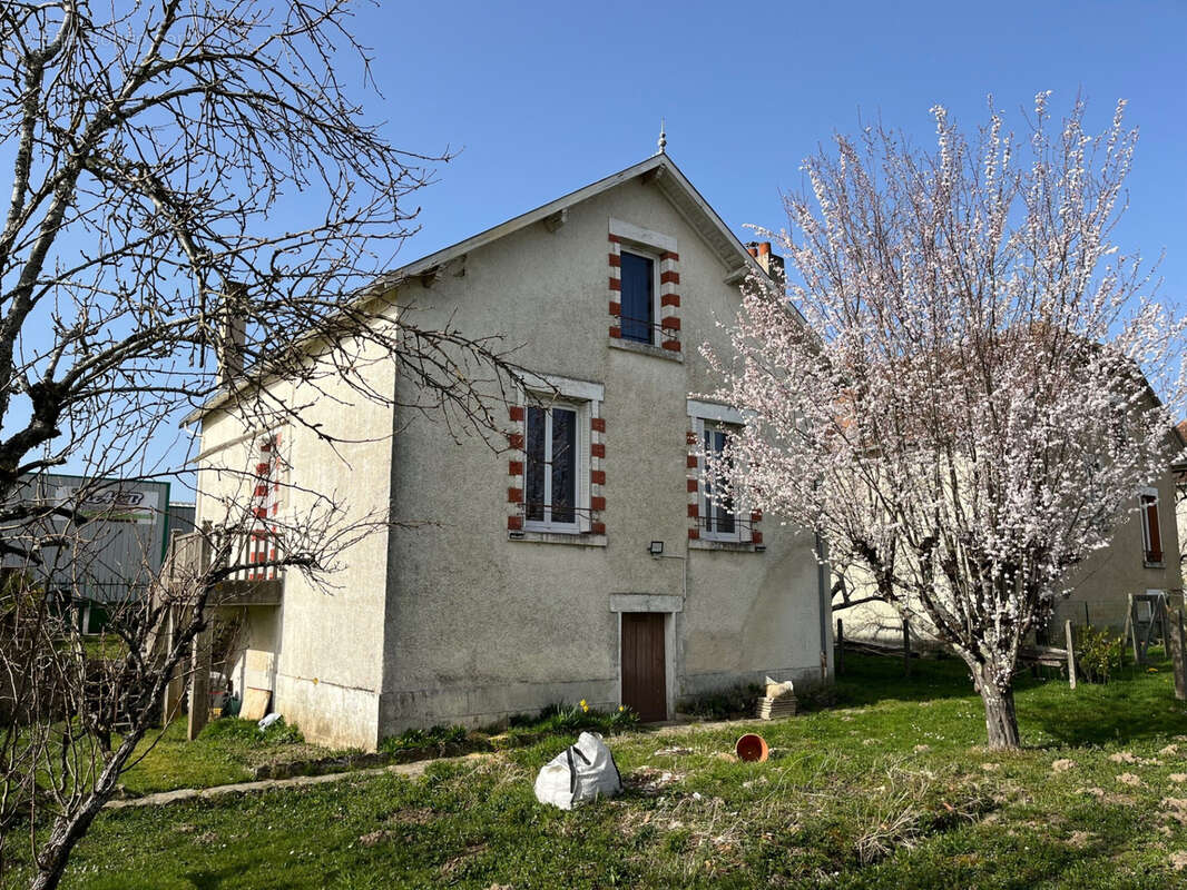 Maison à COUSSAC-BONNEVAL